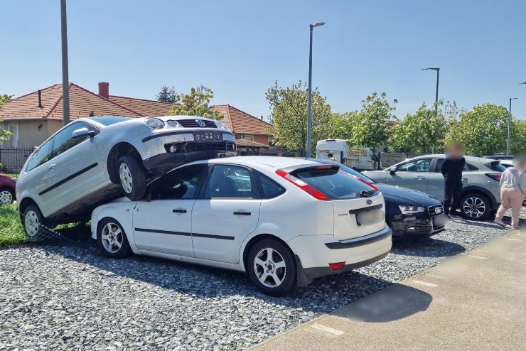 Ijedtben lpett a gzra a sofr - Ford tetejn llt meg a kertst ttr VW Szombathelyen