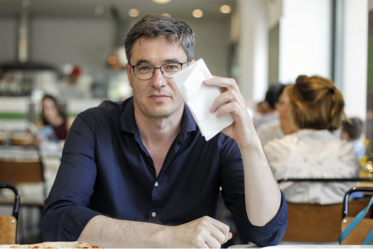 Karcsony Gergely minimlis elnnyel, 324 vokssal nyert
