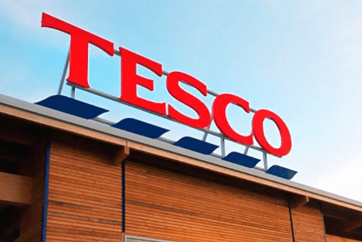 Emeli a breket a Tesco