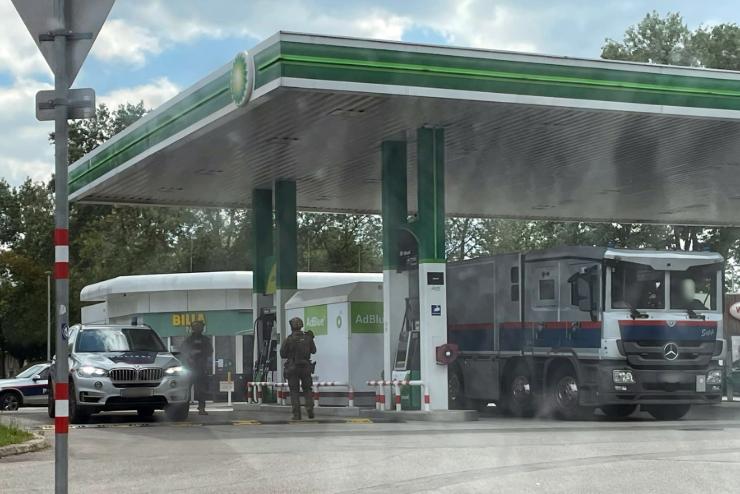 Rendrk s kommandsok egy Bcs melletti benzinktnl – Mi trtnhetett?