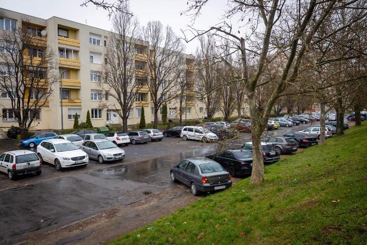 Hsvt htf utn kezddik a Bartk krtnl lv parkol feljtsa