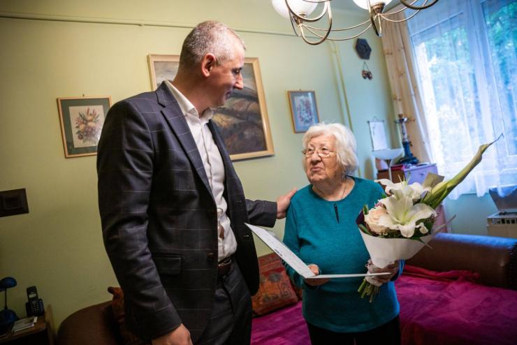 95. szletsnapjn ksznttte a krtyabajnok Ilka nnit dr. Nemny Andrs polgrmester