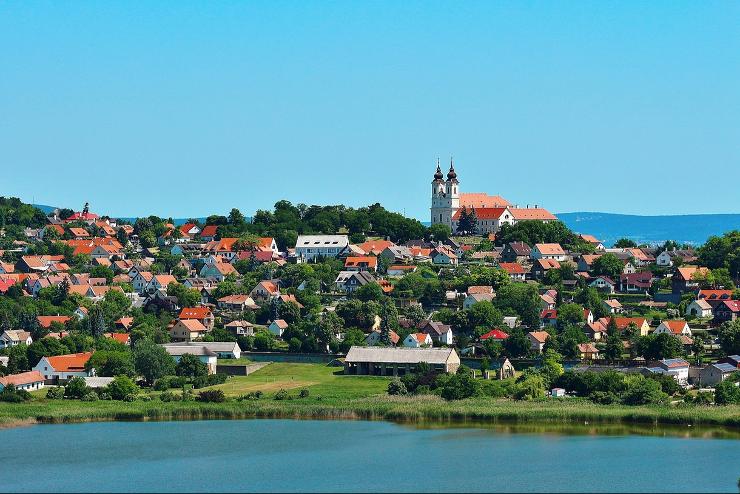 Azrt a Balaton a rivira – Sifok, Balatonfred, Hvz, Balatonlelle, Keszthely a slger